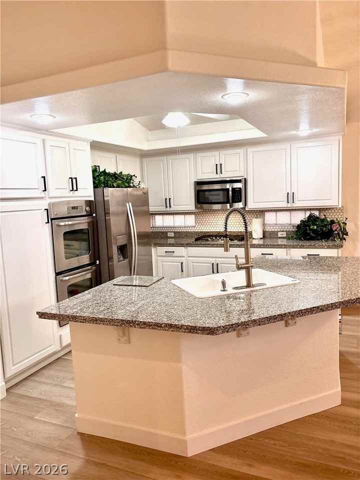 9040 Dove River Rd - Photo 4 of 22