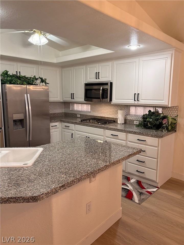 9040 Dove River Rd - Photo 6 of 22