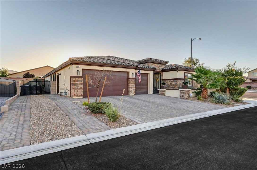 6391 Montrose Park Ct - Photo 3 of 50