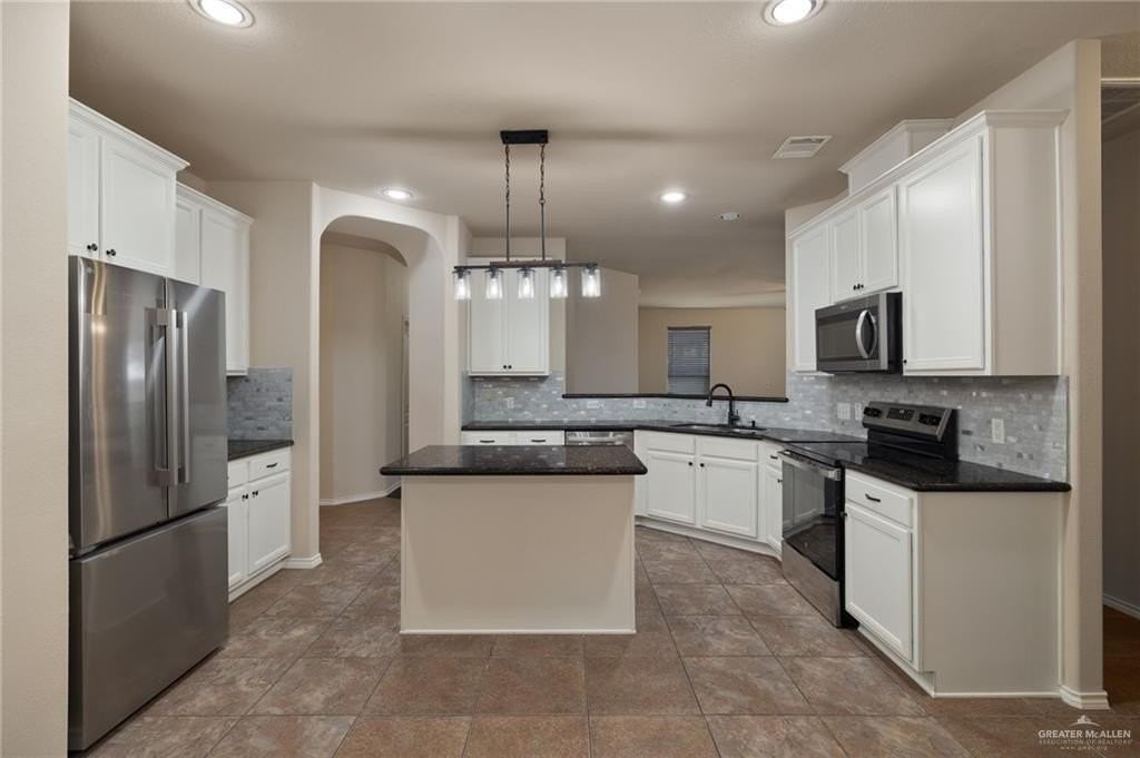 3010 San Sebastian St - Photo 5 of 15