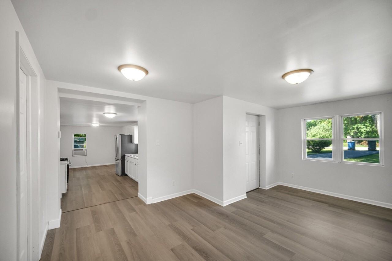 134 Halstead St - Photo 4 of 15
