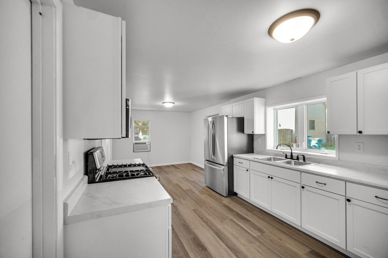134 Halstead St - Photo 6 of 15
