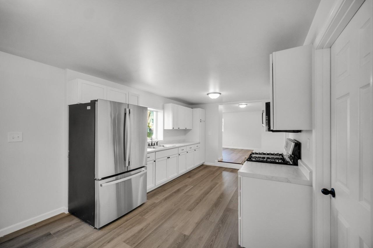 134 Halstead St - Photo 7 of 15