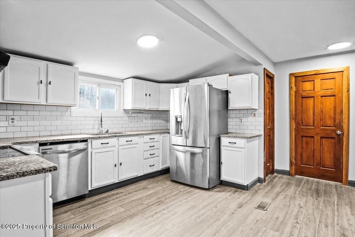 128 Franklin Ave - Photo 3 of 33