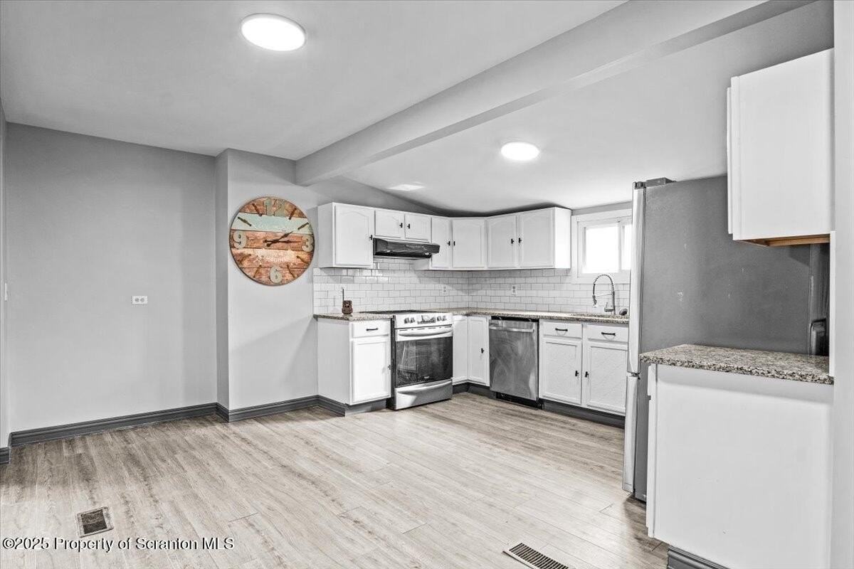 128 Franklin Ave - Photo 4 of 33