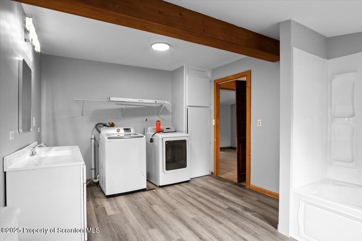128 Franklin Ave - Photo 5 of 33