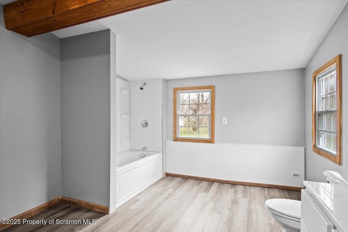 128 Franklin Ave - Photo 7 of 33