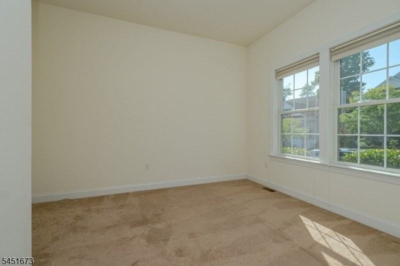 9 Comstock Ln - Photo 4 of 30
