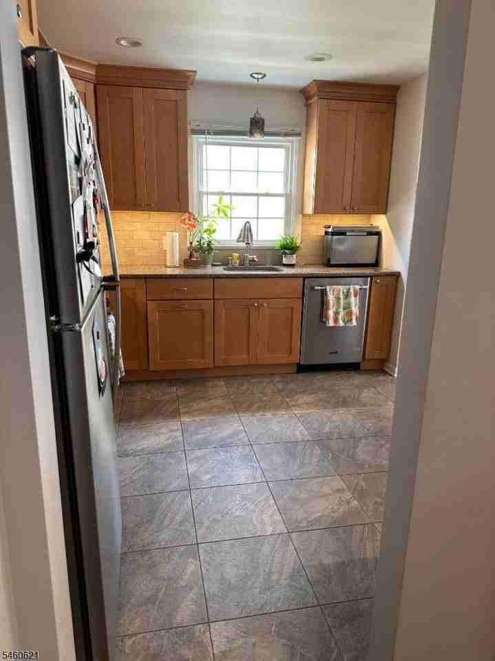 112 Preston Ave - Photo 2 of 12