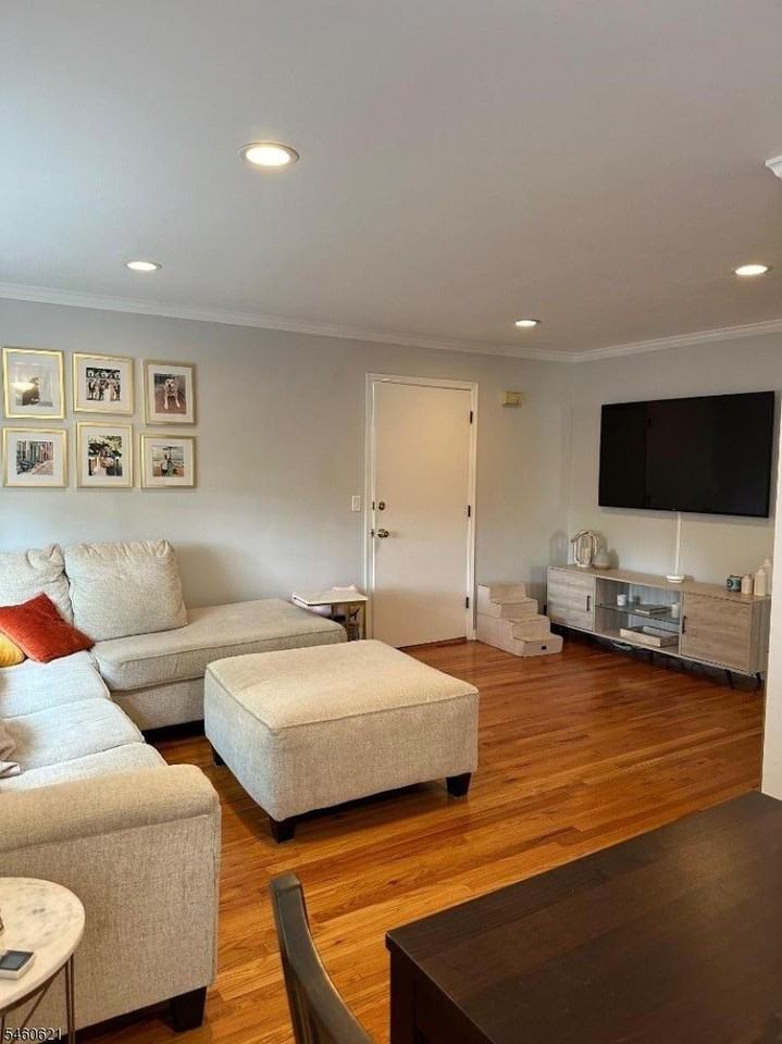 112 Preston Ave - Photo 4 of 12