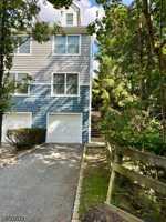 featured image of 629 Fairfax Dr #629