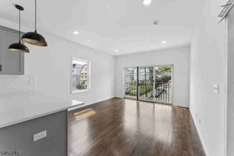 914 Bergen St #1 - Photo 2 of 12