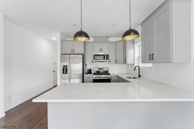 914 Bergen St #1 - Photo 3 of 12