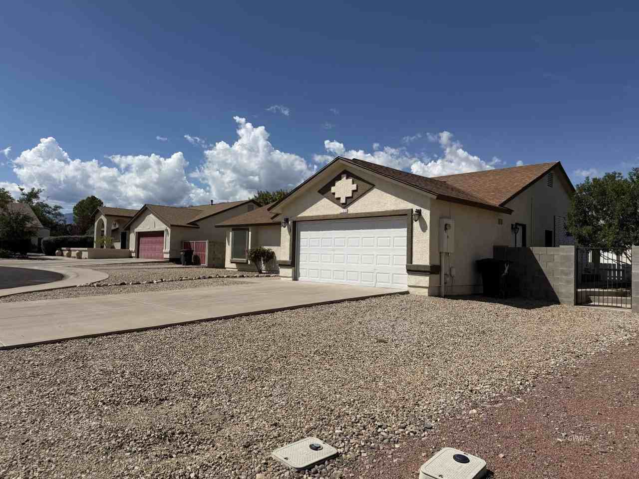 1652 S Roadrunner Ln - Photo 2 of 34