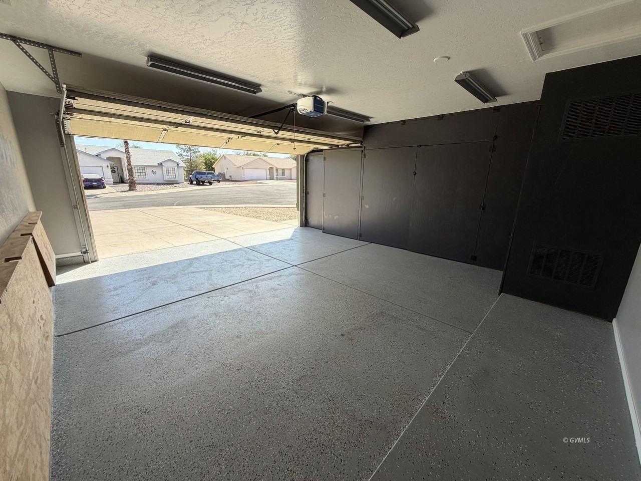 1652 S Roadrunner Ln - Photo 4 of 34
