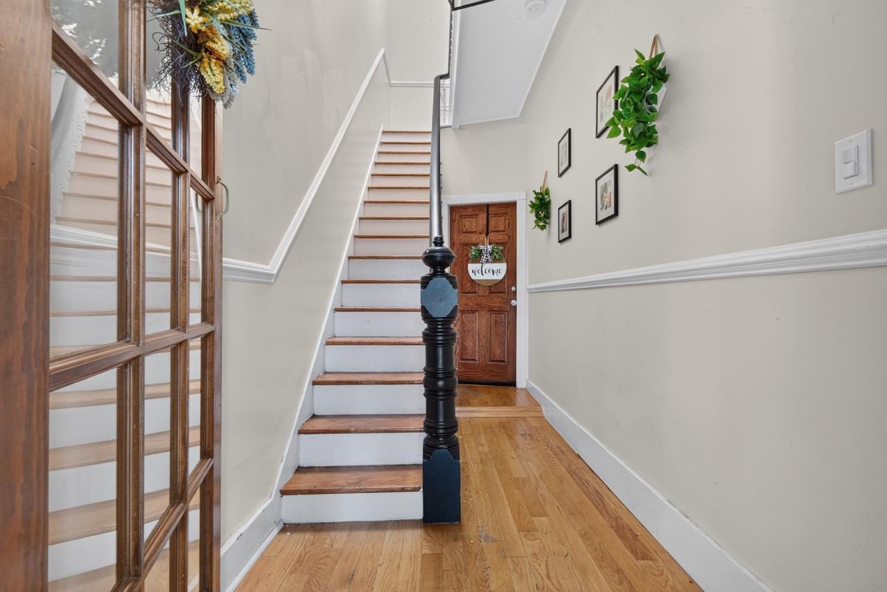 112 Waverly St - Photo 2 of 15