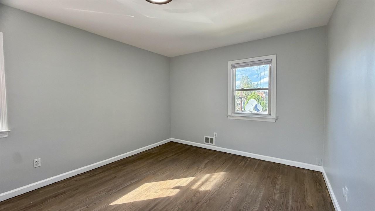155 W 30th St - Photo 6 of 15