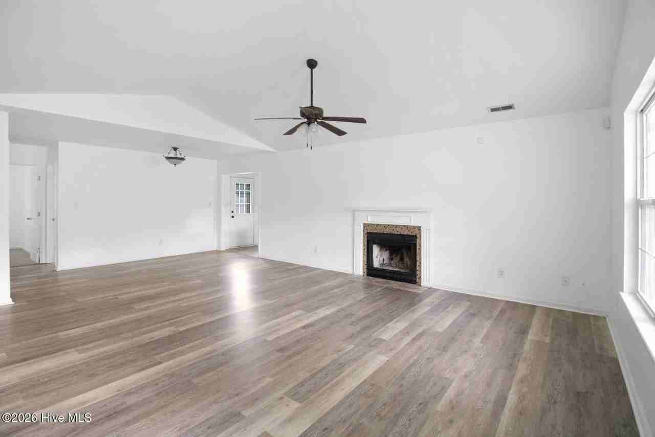 404 Chaps Ct - Photo 3 of 11