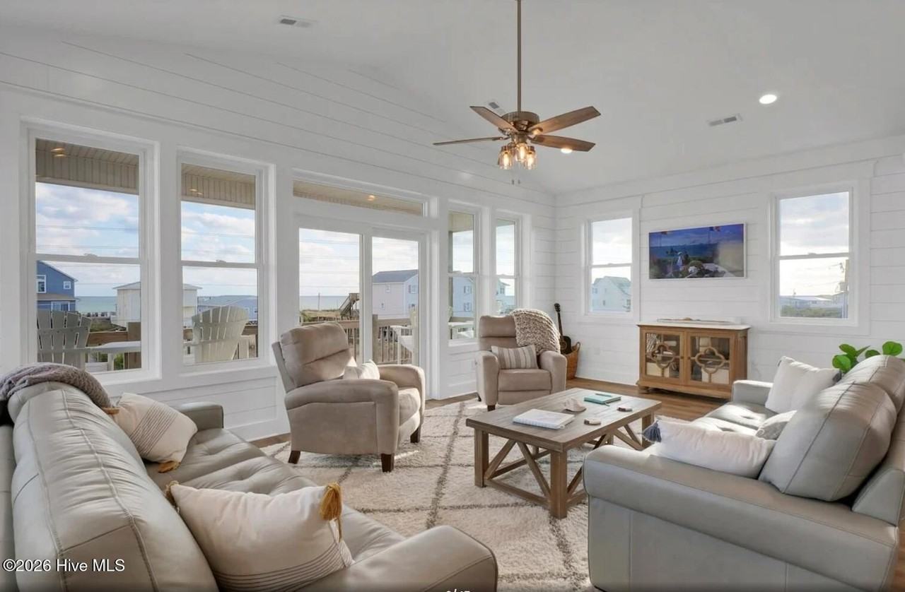 3547 Island Dr - Photo 2 of 30