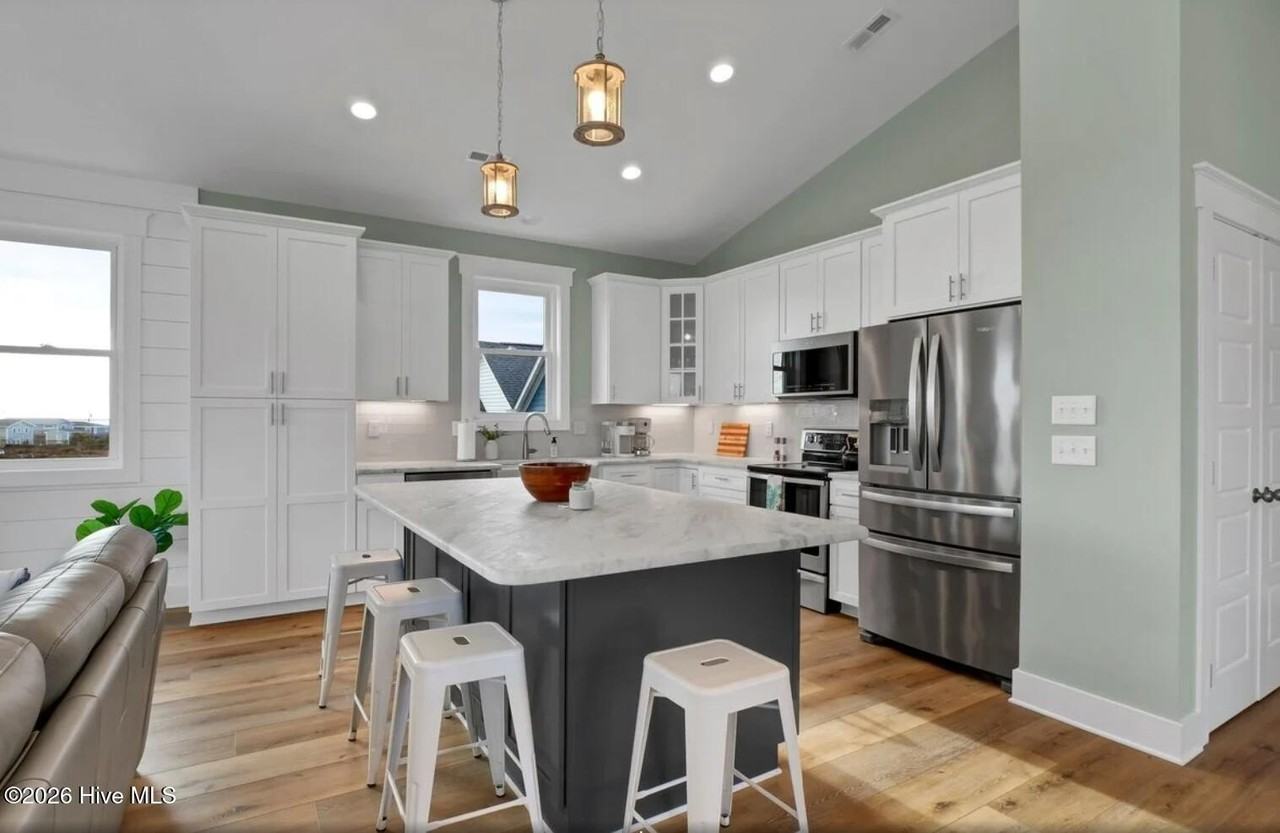 3547 Island Dr - Photo 3 of 30