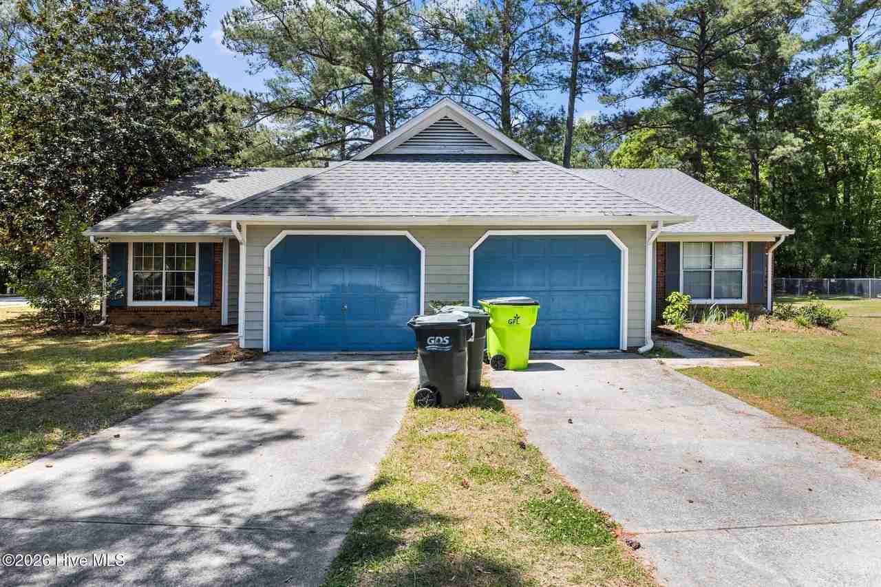 1501 Fairfax Ln - Photo 3 of 22