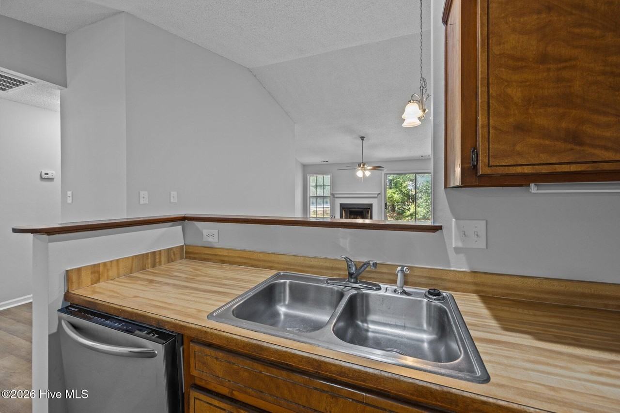 1501 Fairfax Ln - Photo 7 of 22