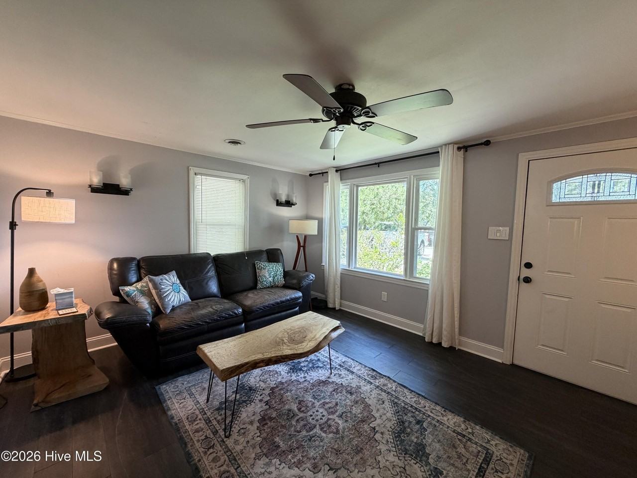 244 Leonard St - Photo 2 of 11