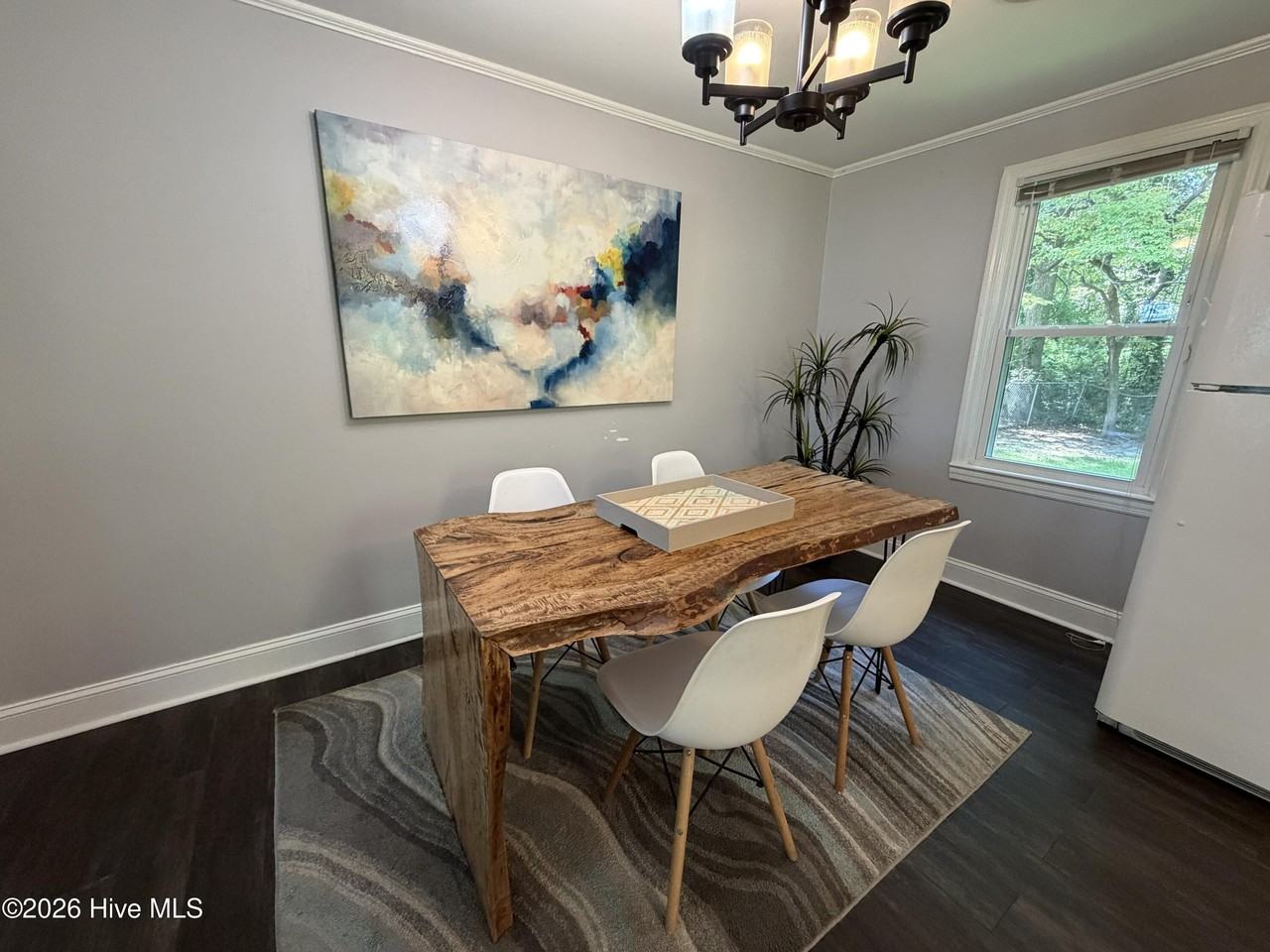 244 Leonard St - Photo 5 of 11