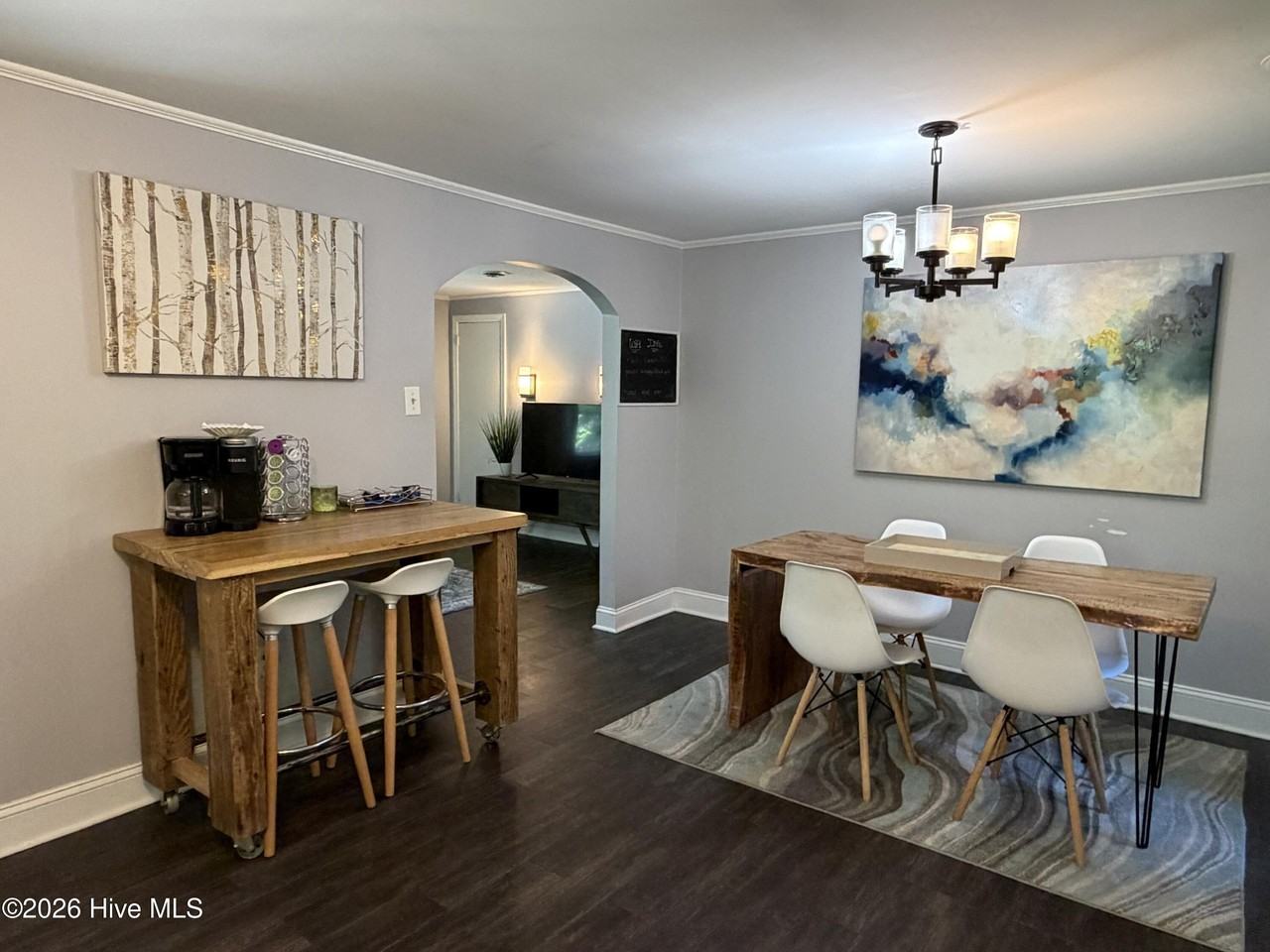 244 Leonard St - Photo 6 of 11