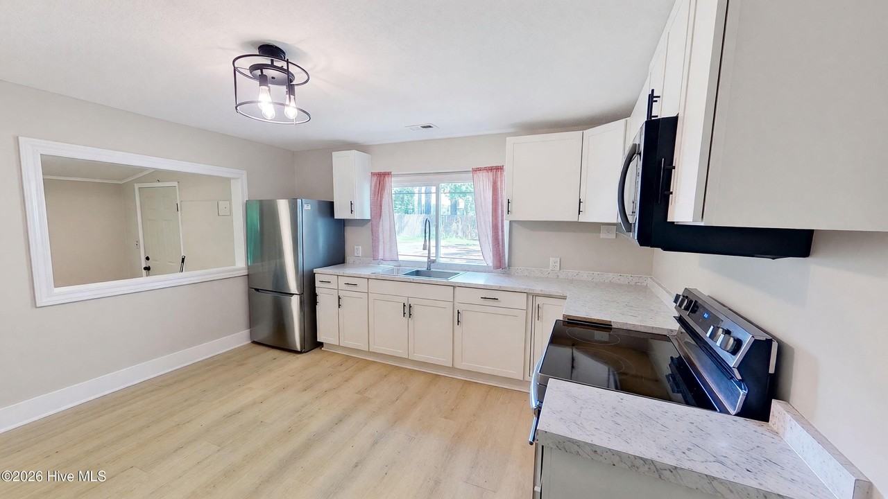 1682 Blue Creek Rd - Photo 4 of 19