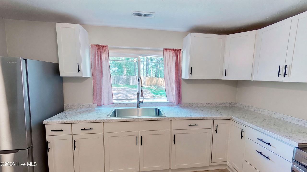 1682 Blue Creek Rd - Photo 5 of 19
