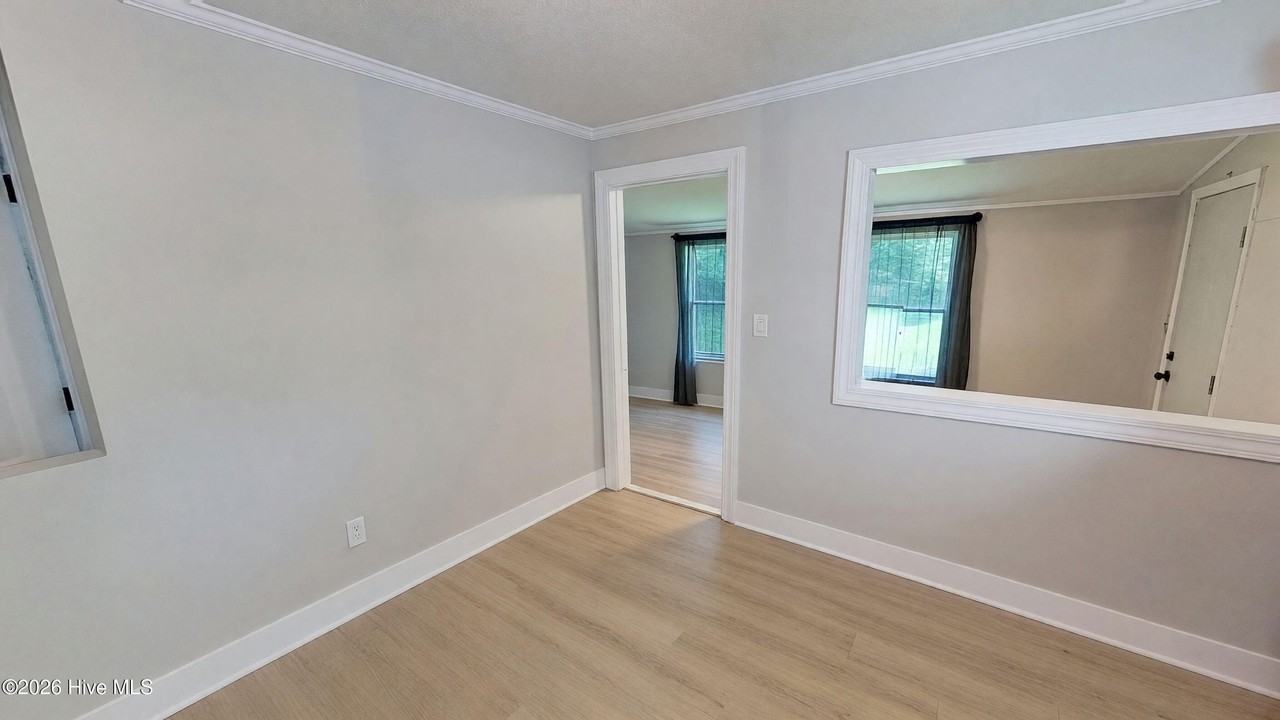 1682 Blue Creek Rd - Photo 7 of 19