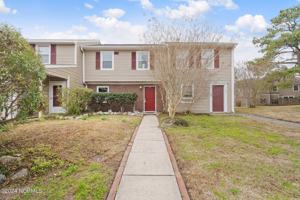 featured image of 123 Palace Cir