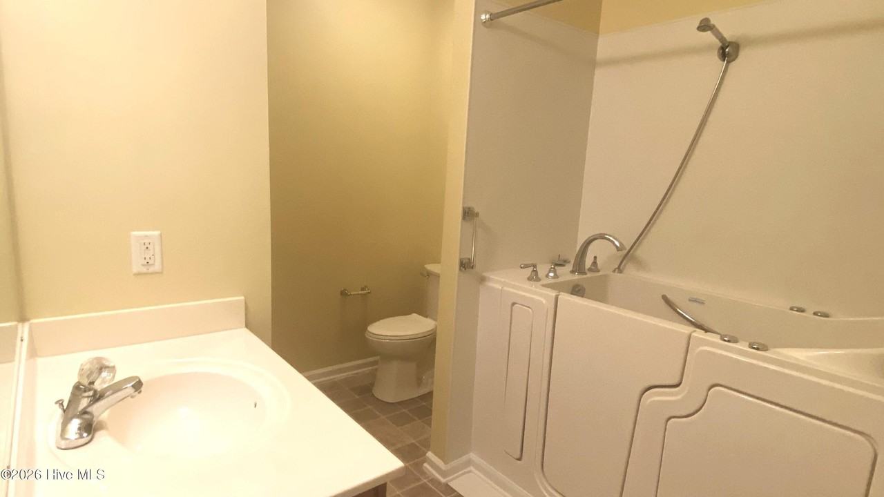 1129 Turtle Creek Rd #D - Photo 7 of 13