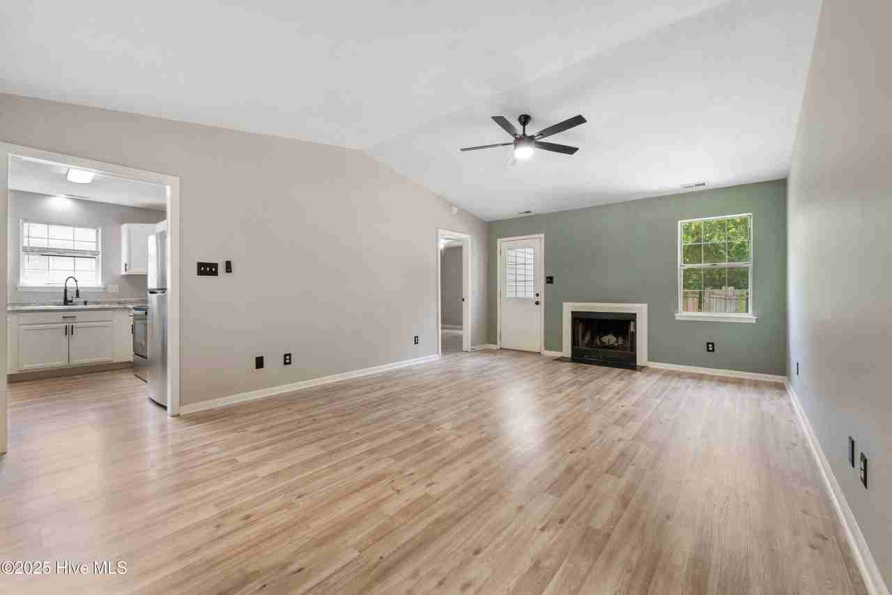 3043 Foxhorn Rd - Photo 4 of 20