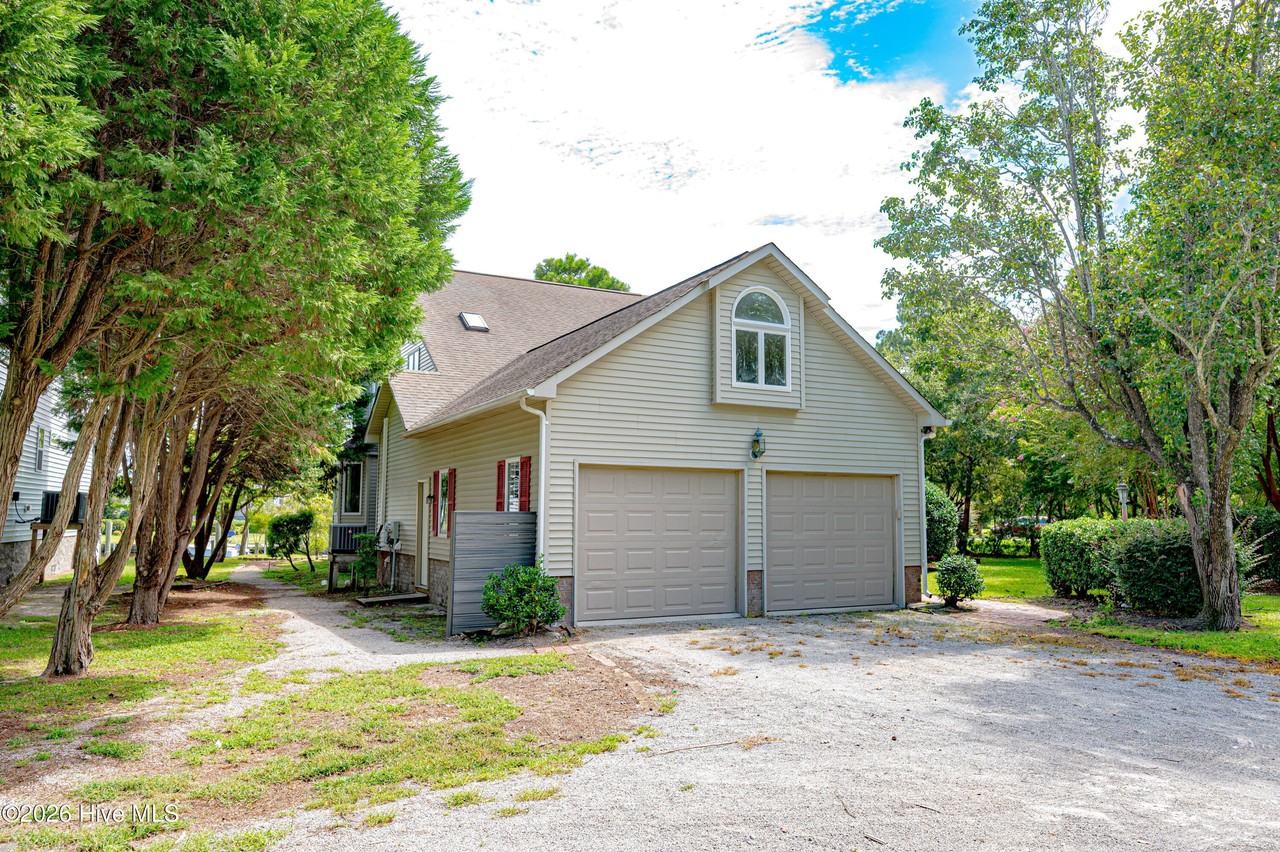 6118 Gondolier Dr - Photo 2 of 31