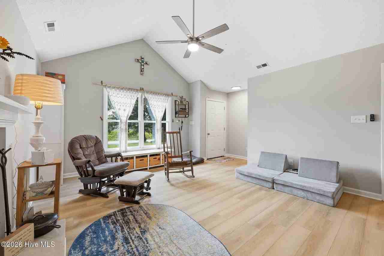 552 Swansboro Loop Rd - Photo 6 of 45