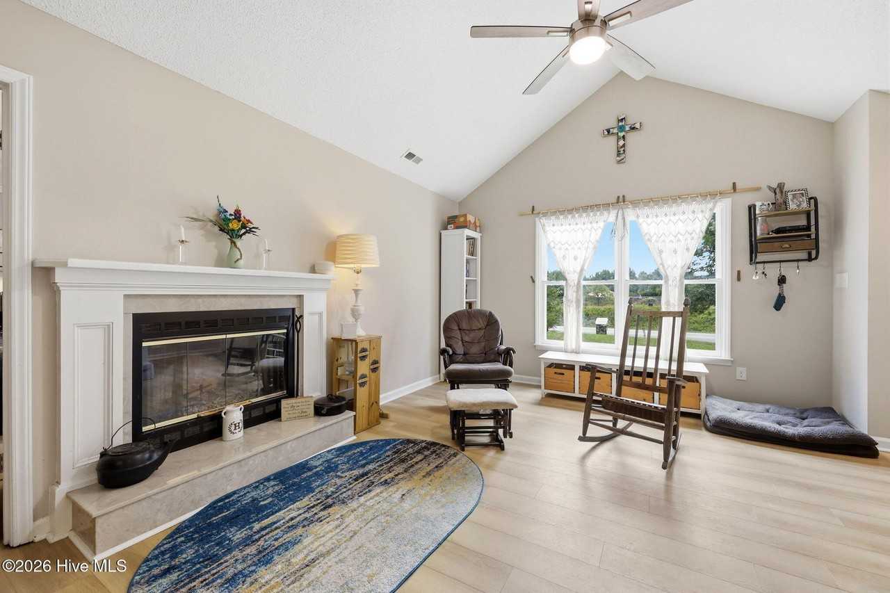 552 Swansboro Loop Rd - Photo 7 of 45