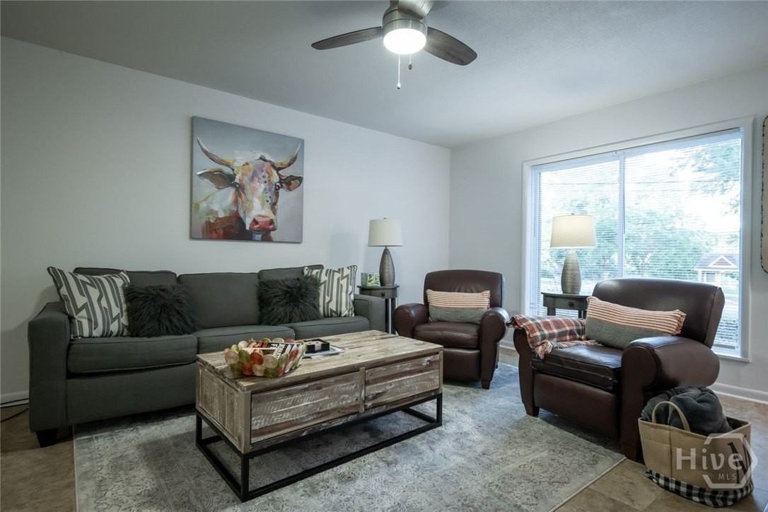 880 College Ave - Photo 6 of 31
