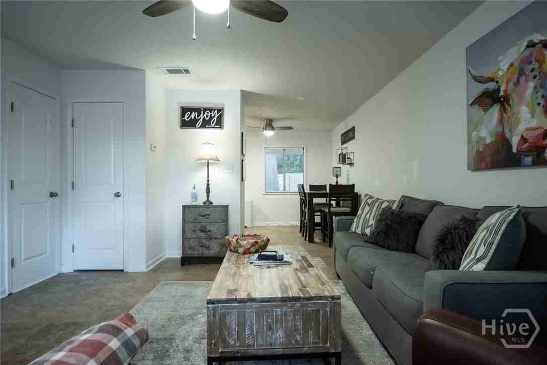 880 College Ave - Photo 7 of 31