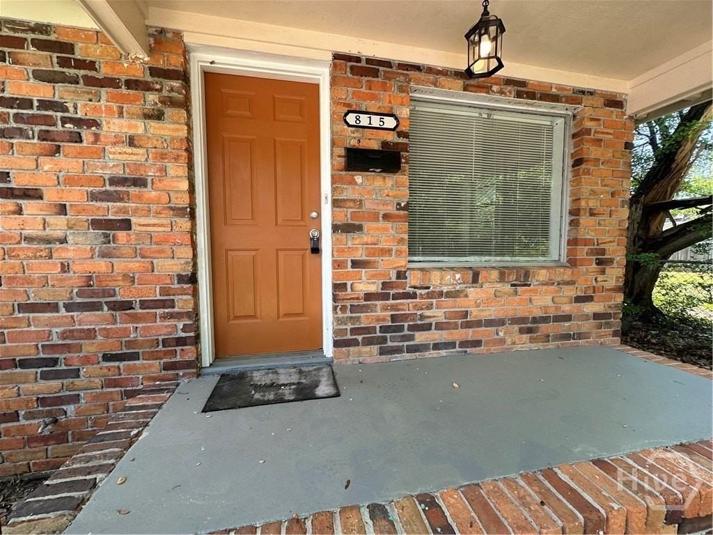 815 E Waldburg St - Photo 4 of 23