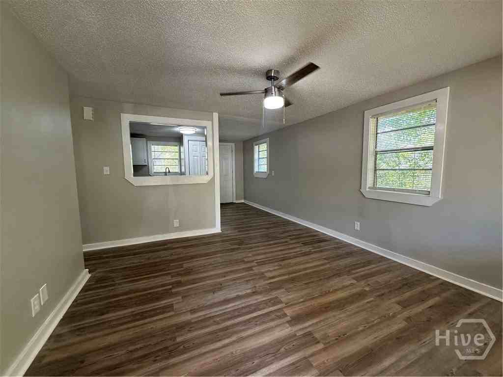 815 E Waldburg St - Photo 5 of 23
