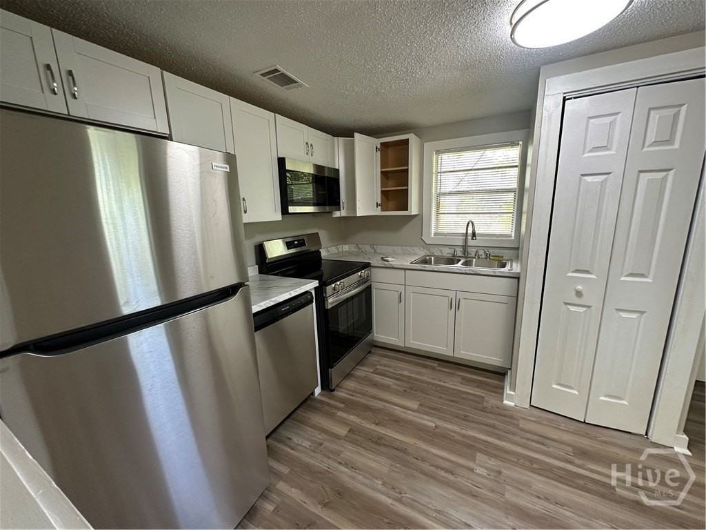 815 E Waldburg St - Photo 7 of 23