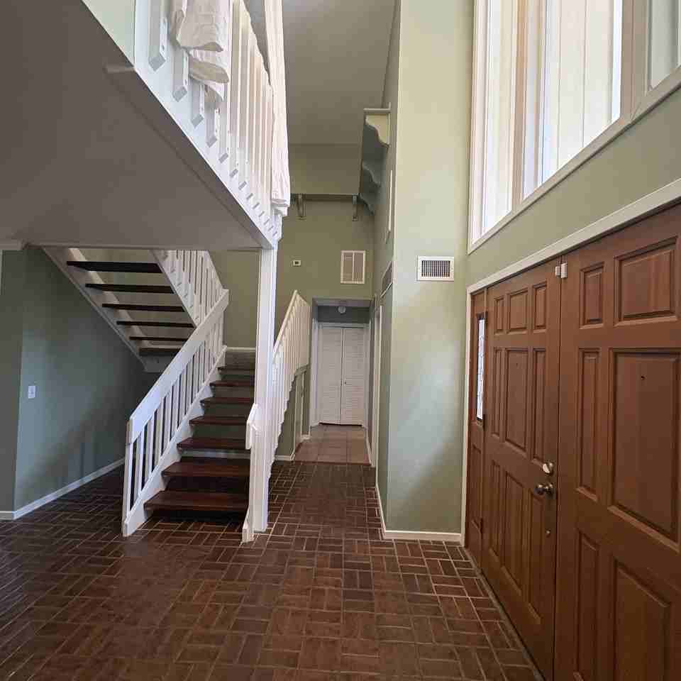 214 Hampton Ave - Photo 3 of 33