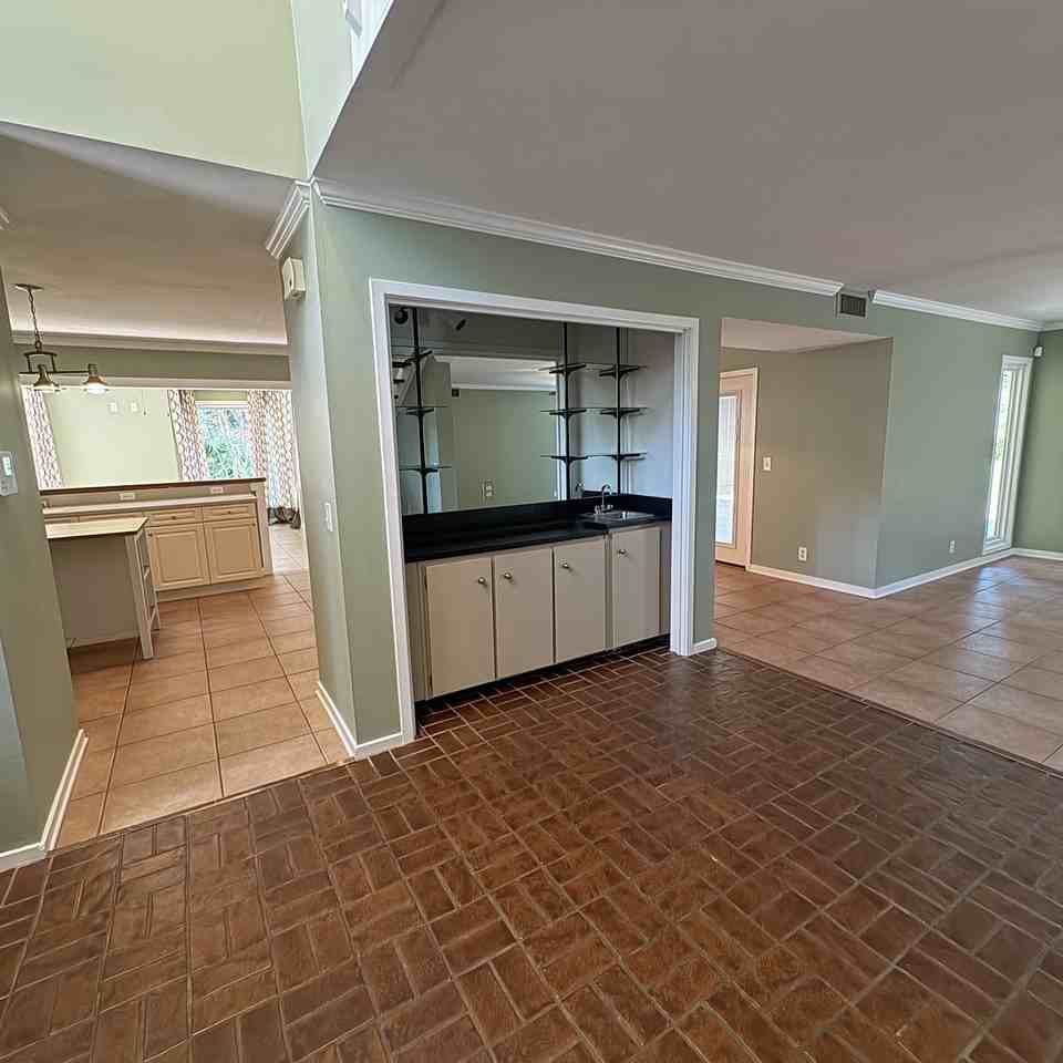 214 Hampton Ave - Photo 6 of 33