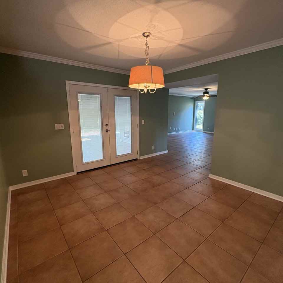 214 Hampton Ave - Photo 7 of 33