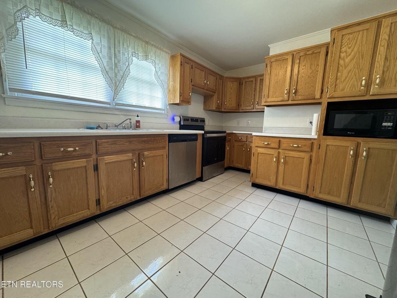 1209 Morgan St - Photo 4 of 24