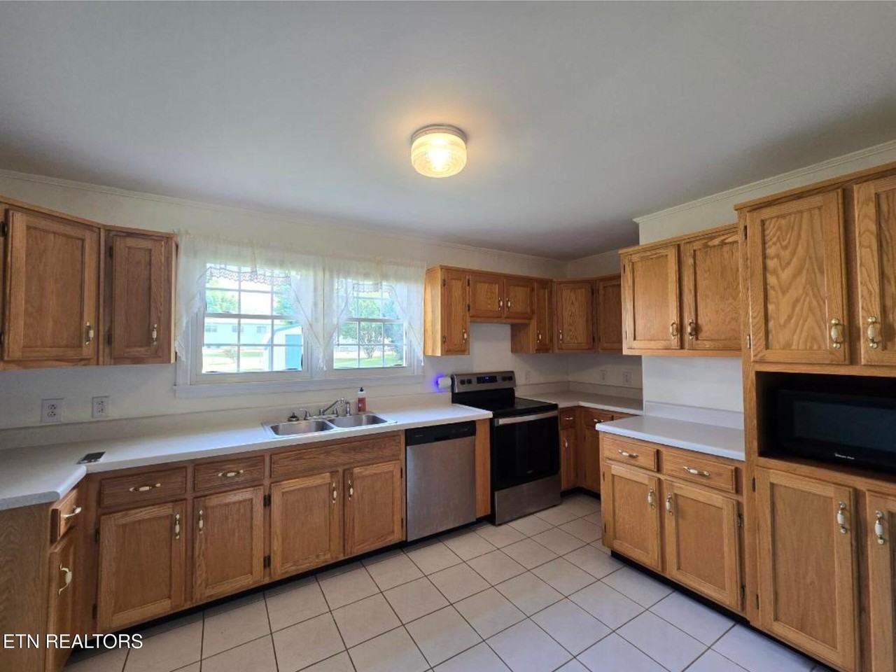 1209 Morgan St - Photo 6 of 24