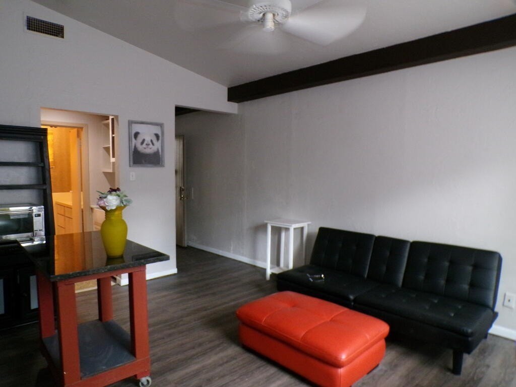 302 Riverhill Blvd - Photo 4 of 26