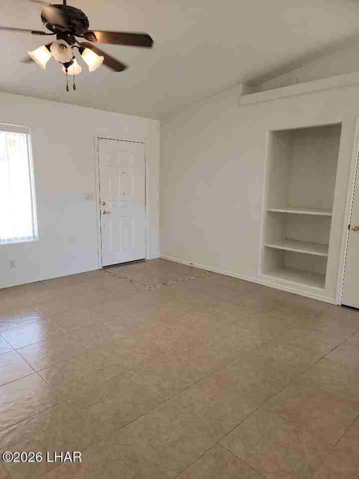 830 Falcon Dr - Photo 4 of 24